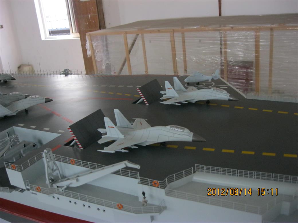 比如县辽宁舰模型